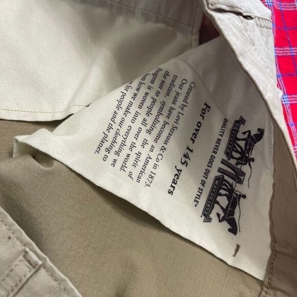 Levi’s Men’s VTG Khaki Cargo Men’s Loose Fit Shorts Size 46 - Picture 4 of 12